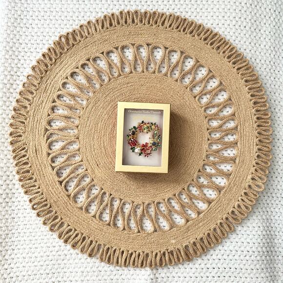 Christopher Radko X Shiny Bright Holiday Christmas Scene Wreath Brooch Pin NIB - Picture 4 of 7